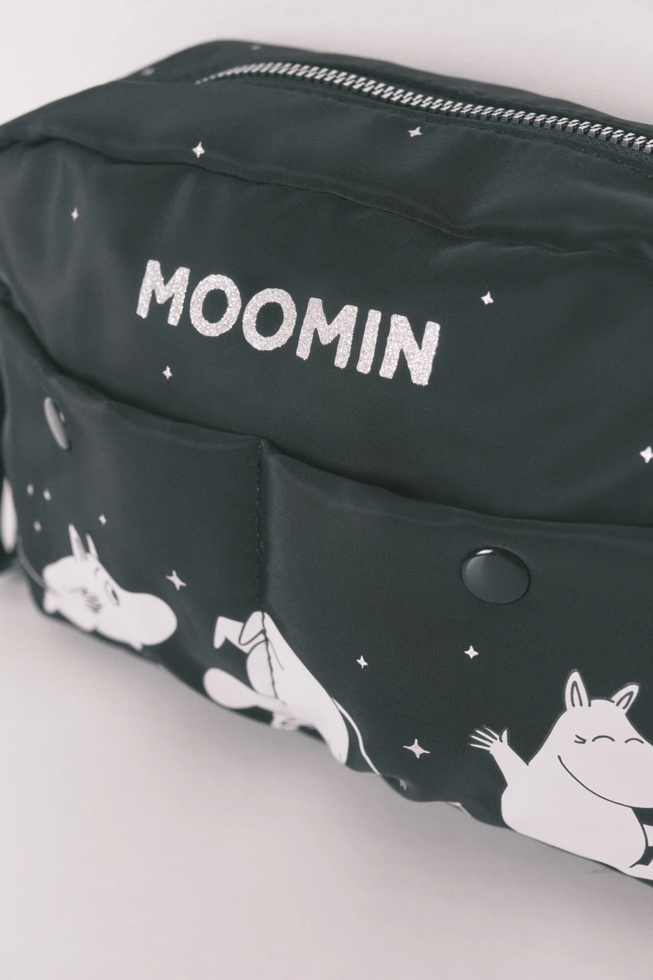 Black nylon medium vanity case MOOMIN - Image 5