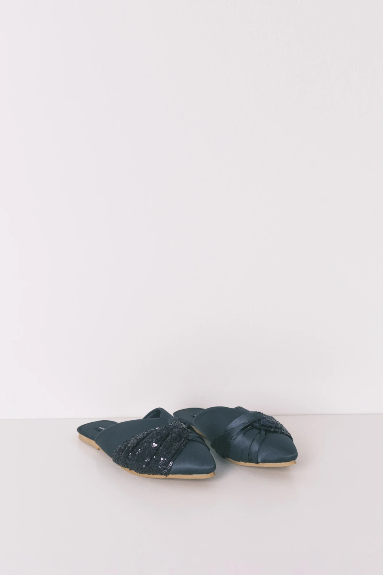 Blue satin slipper - Image 5