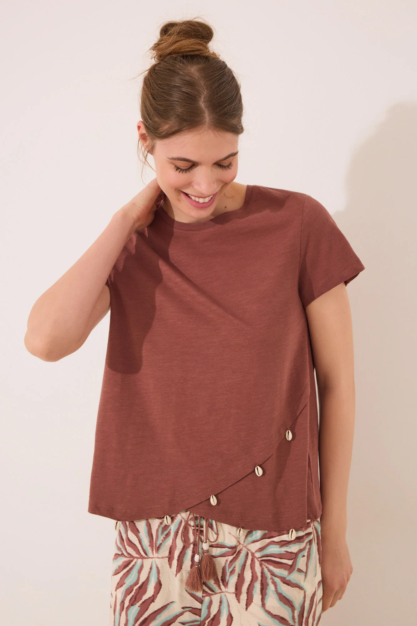 Brown short sleeve T-shirt