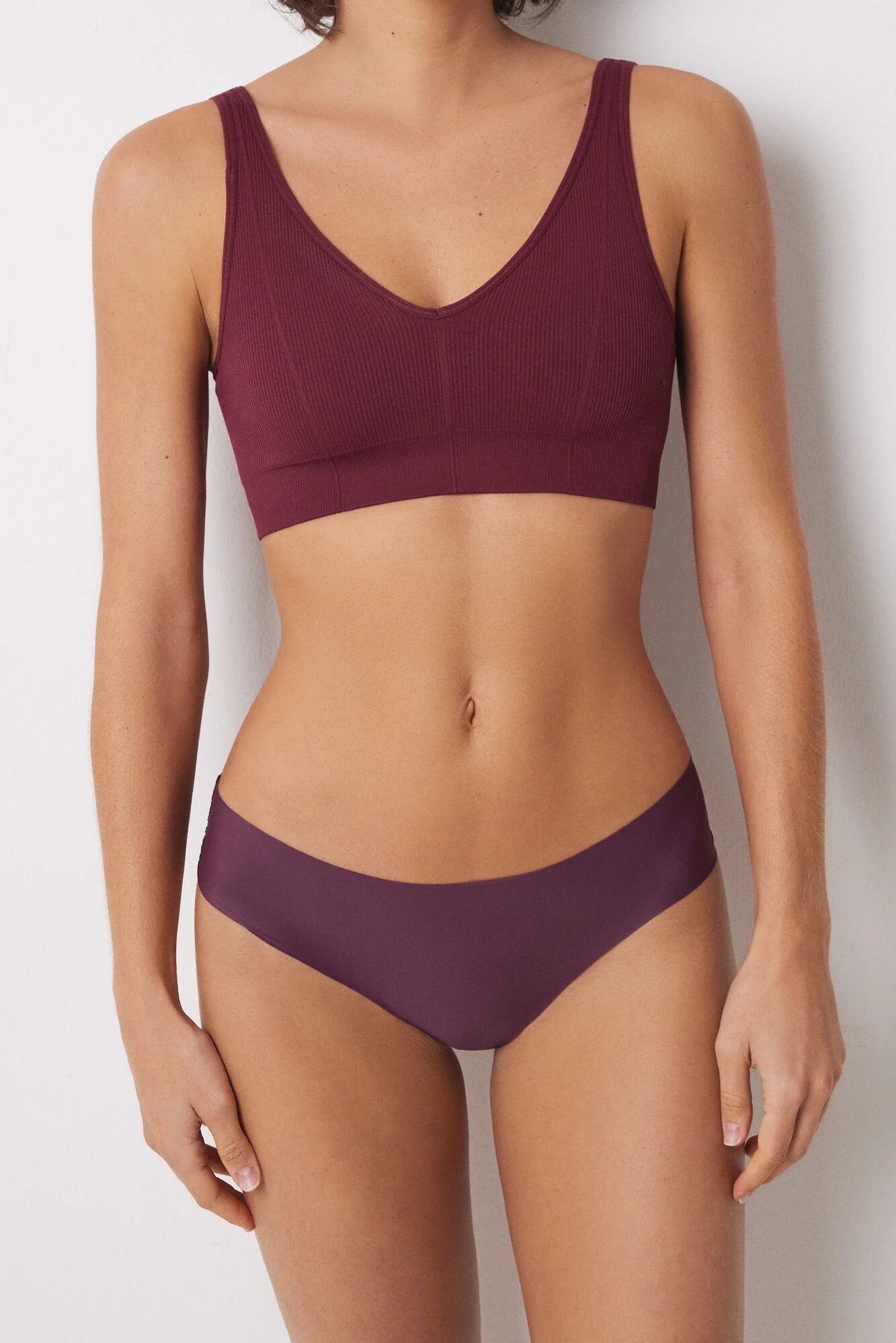 Classic clean cut lace garnet panty
