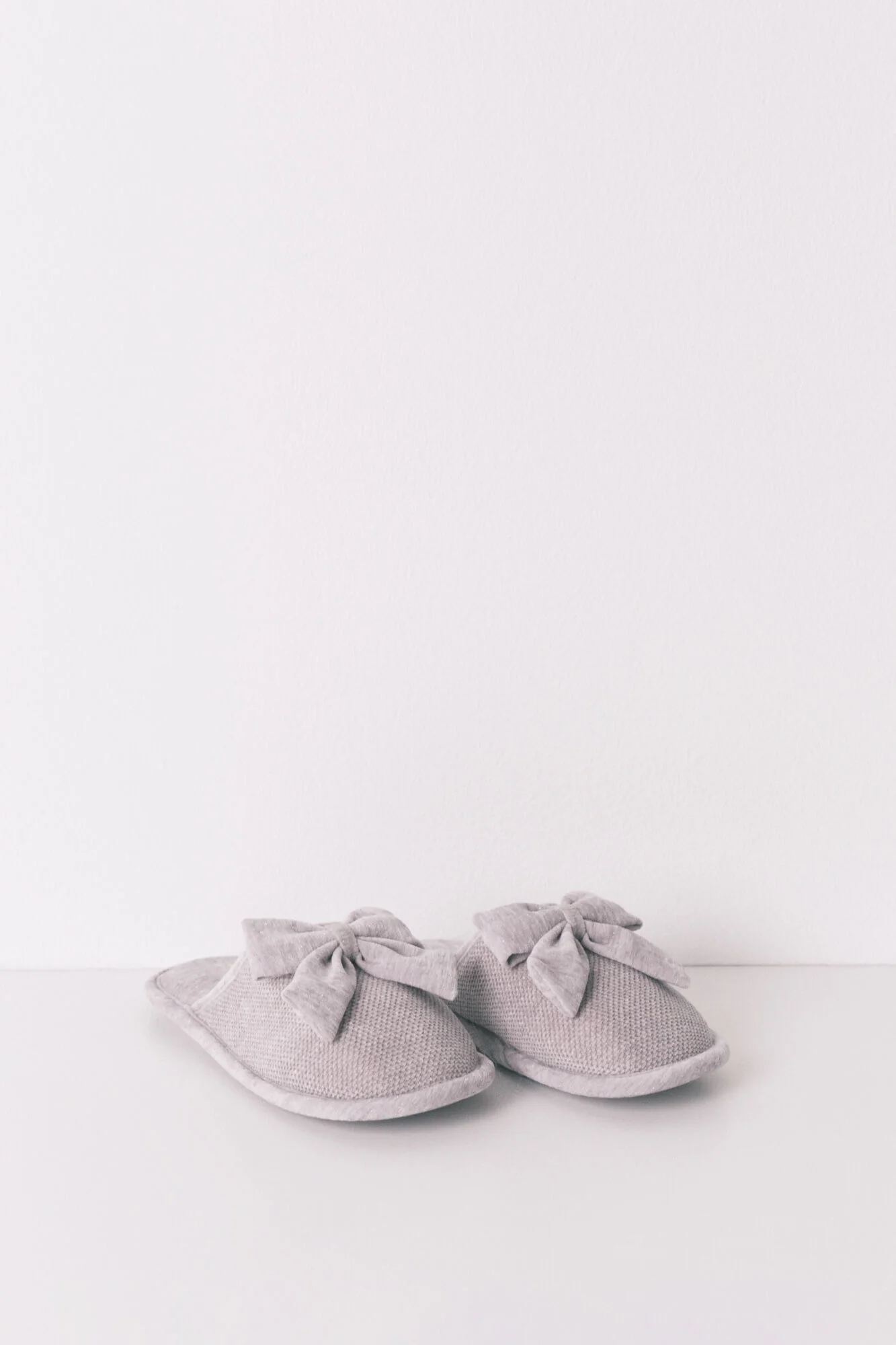 Closed grey chenille slippers - Image 3