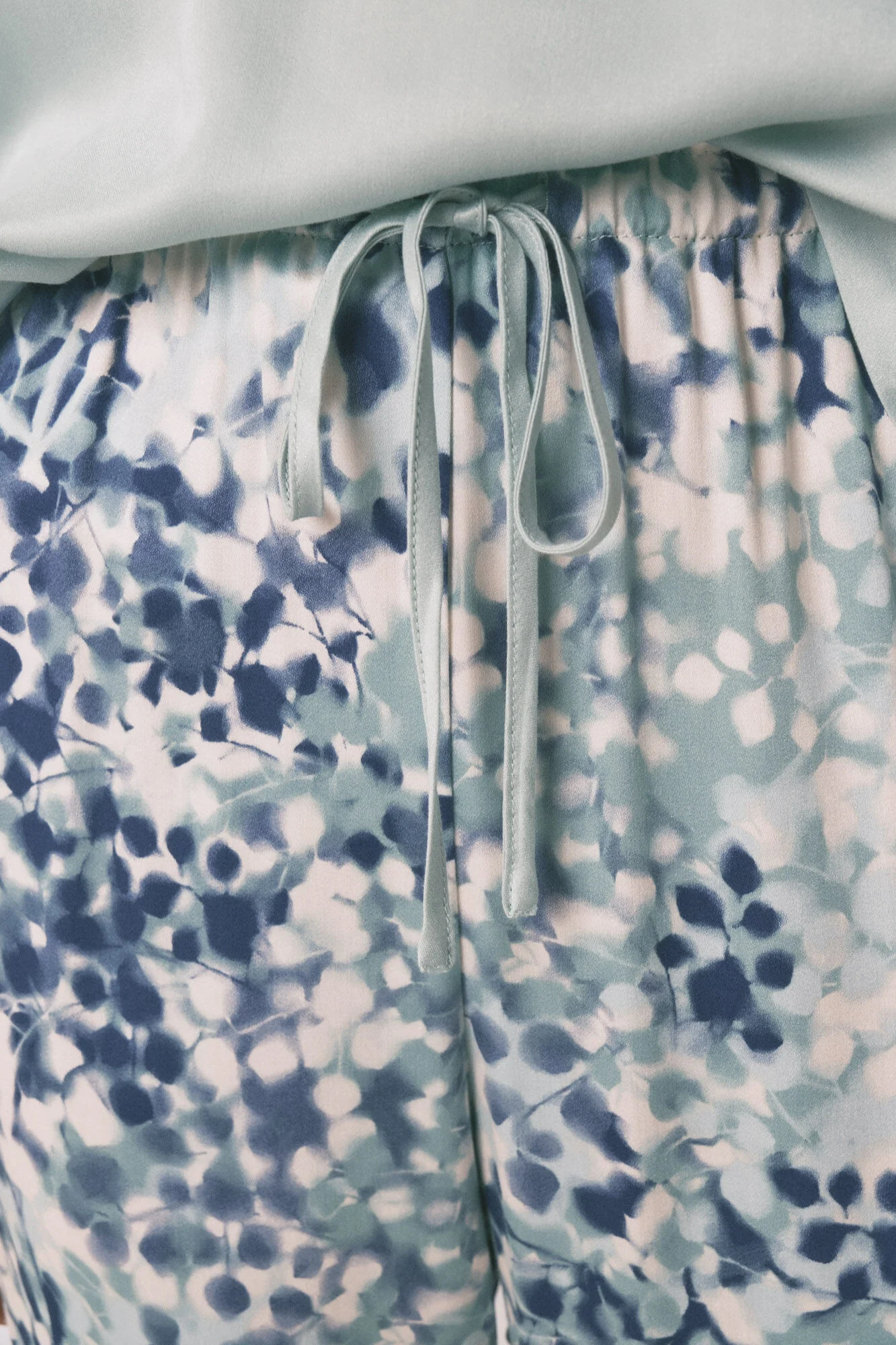 Green floral viscose satin pyjamas - Image 5