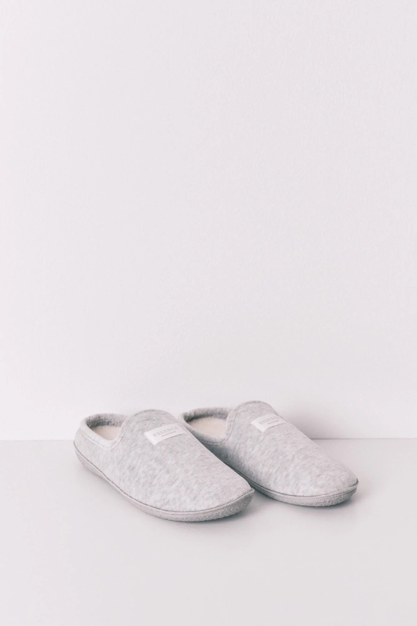 Grey velour slippers - Image 3