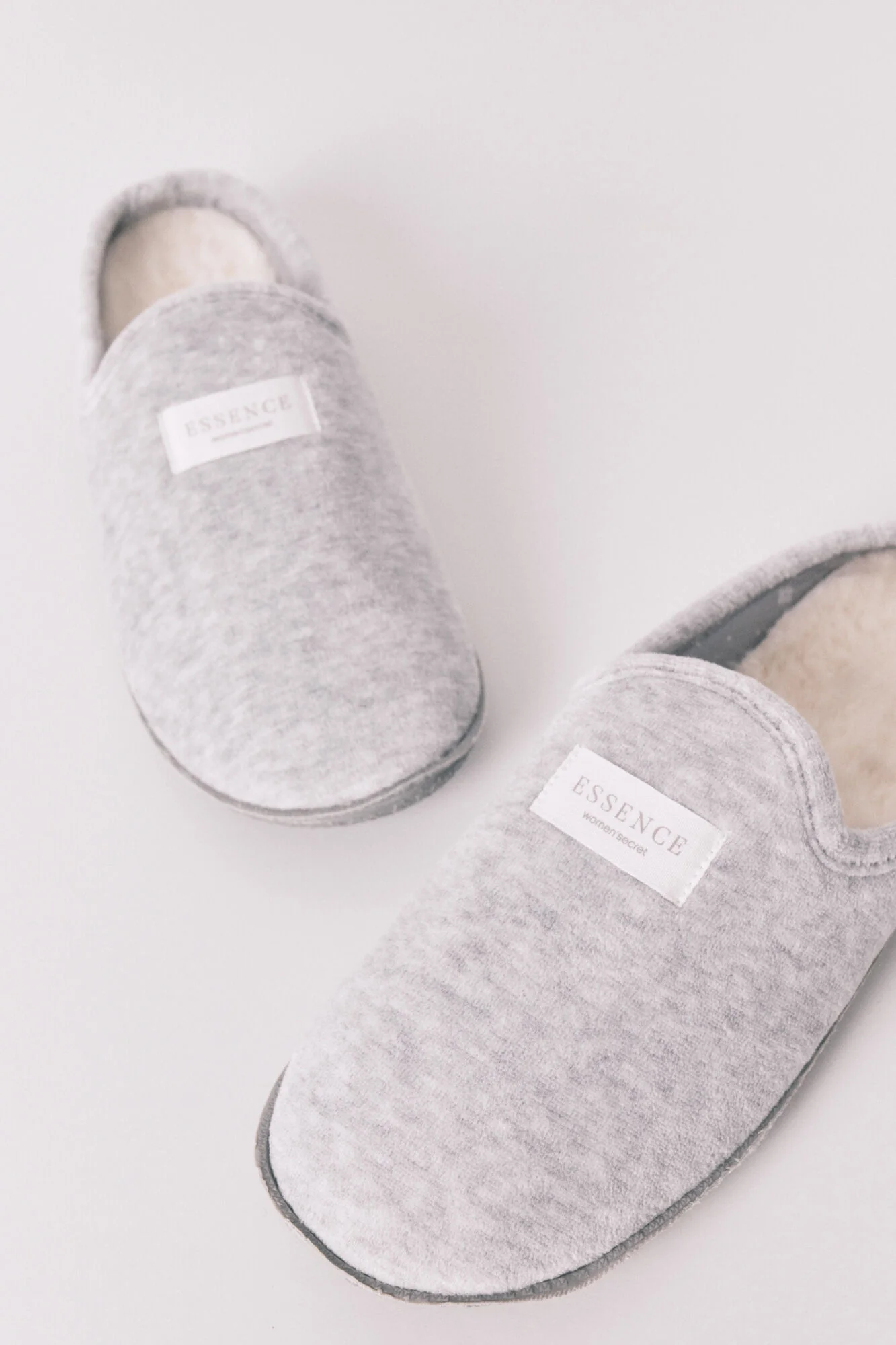 Grey velour slippers - Image 4