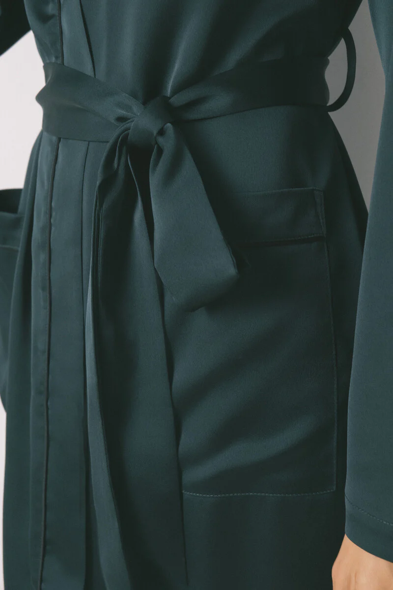 Long loose green satin robe - Image 3