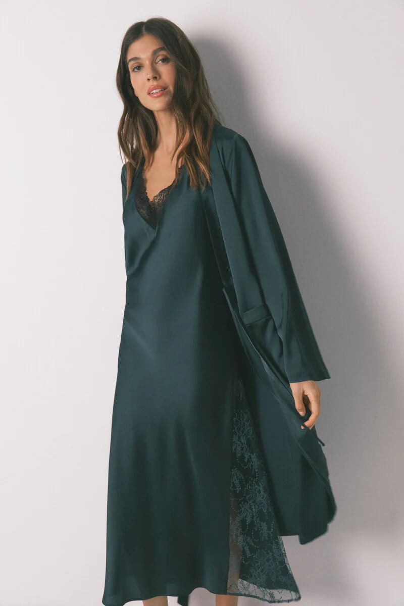 Long loose green satin robe - Image 6