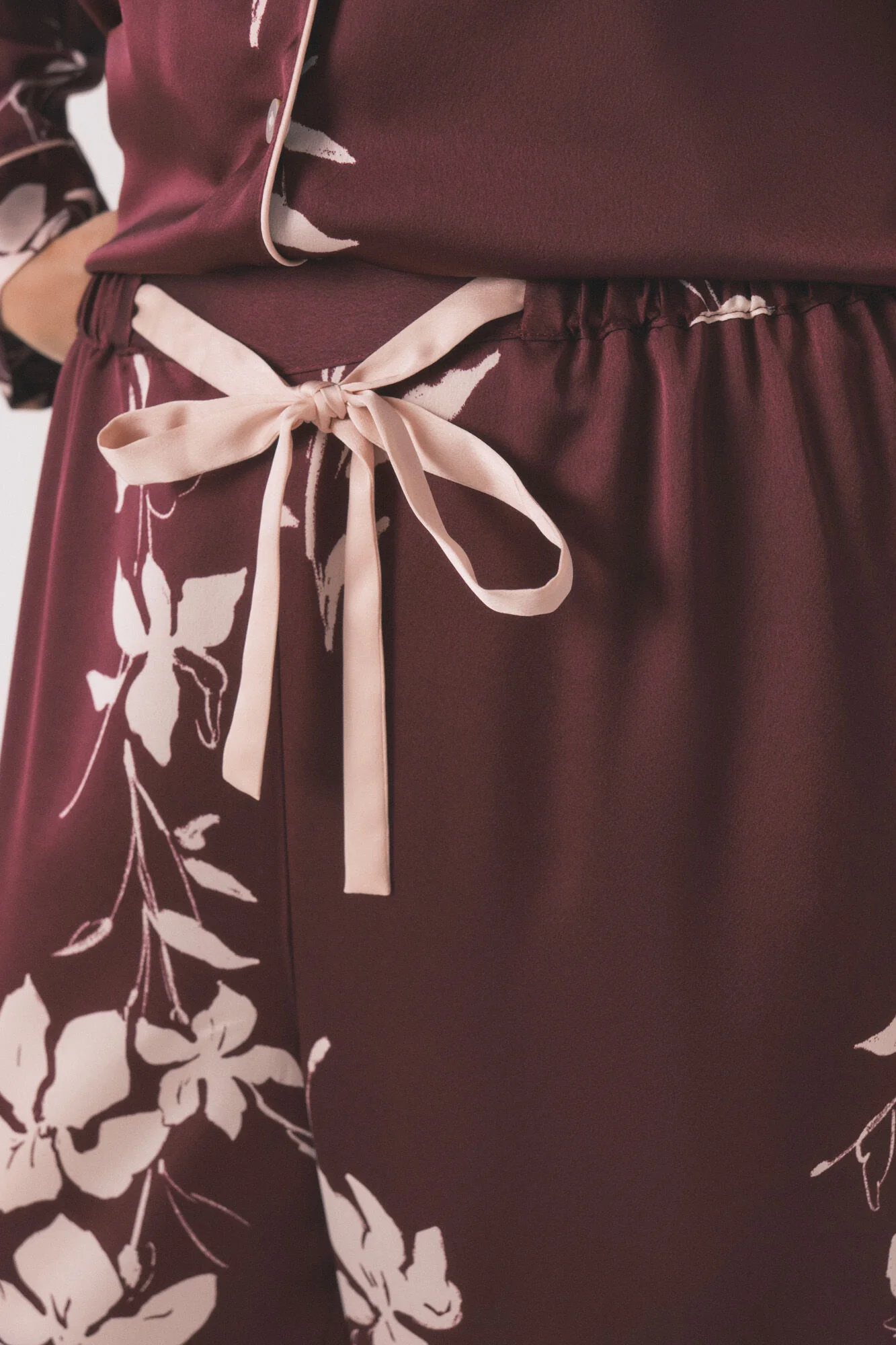 Long maroon floral classic pyjamas - Image 3