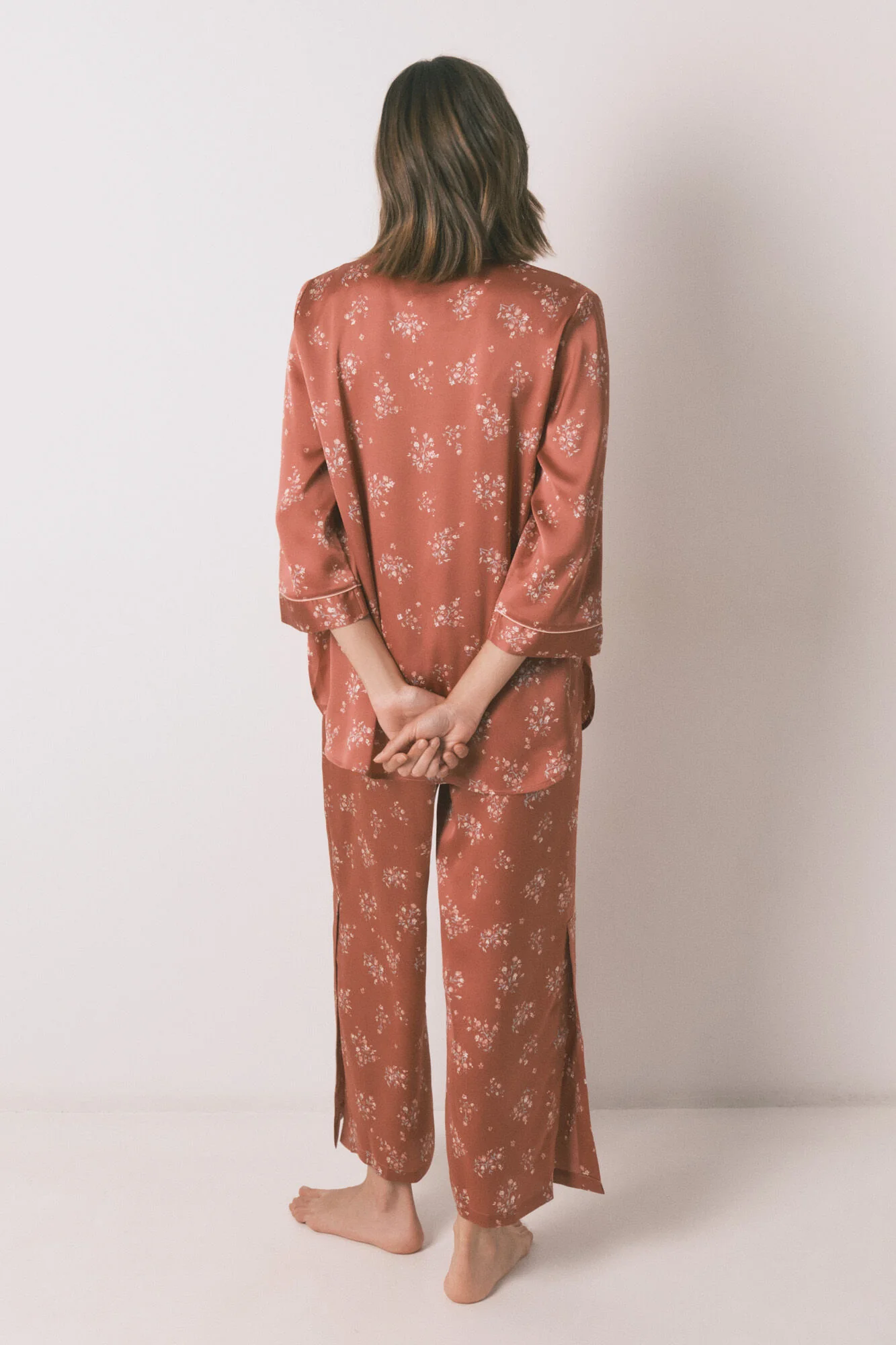 Long orange satin pajama shirt - Image 3
