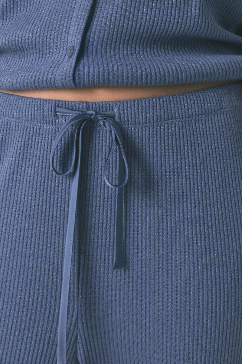 Long ribbed pajamas with a shiny blue effect - Image 3