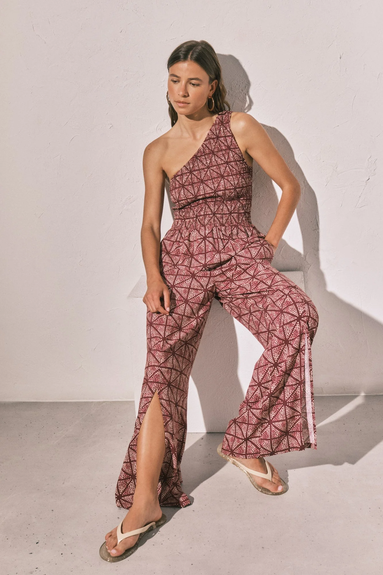 Long trousers with slit hem