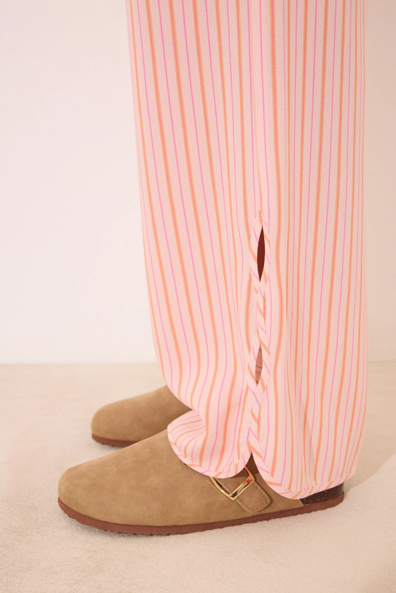 Long viscose trouser with striped print - Image 3
