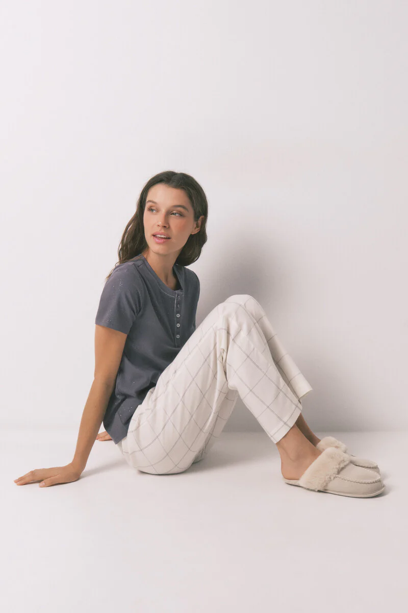 Long white flannel trouser with a checkered print