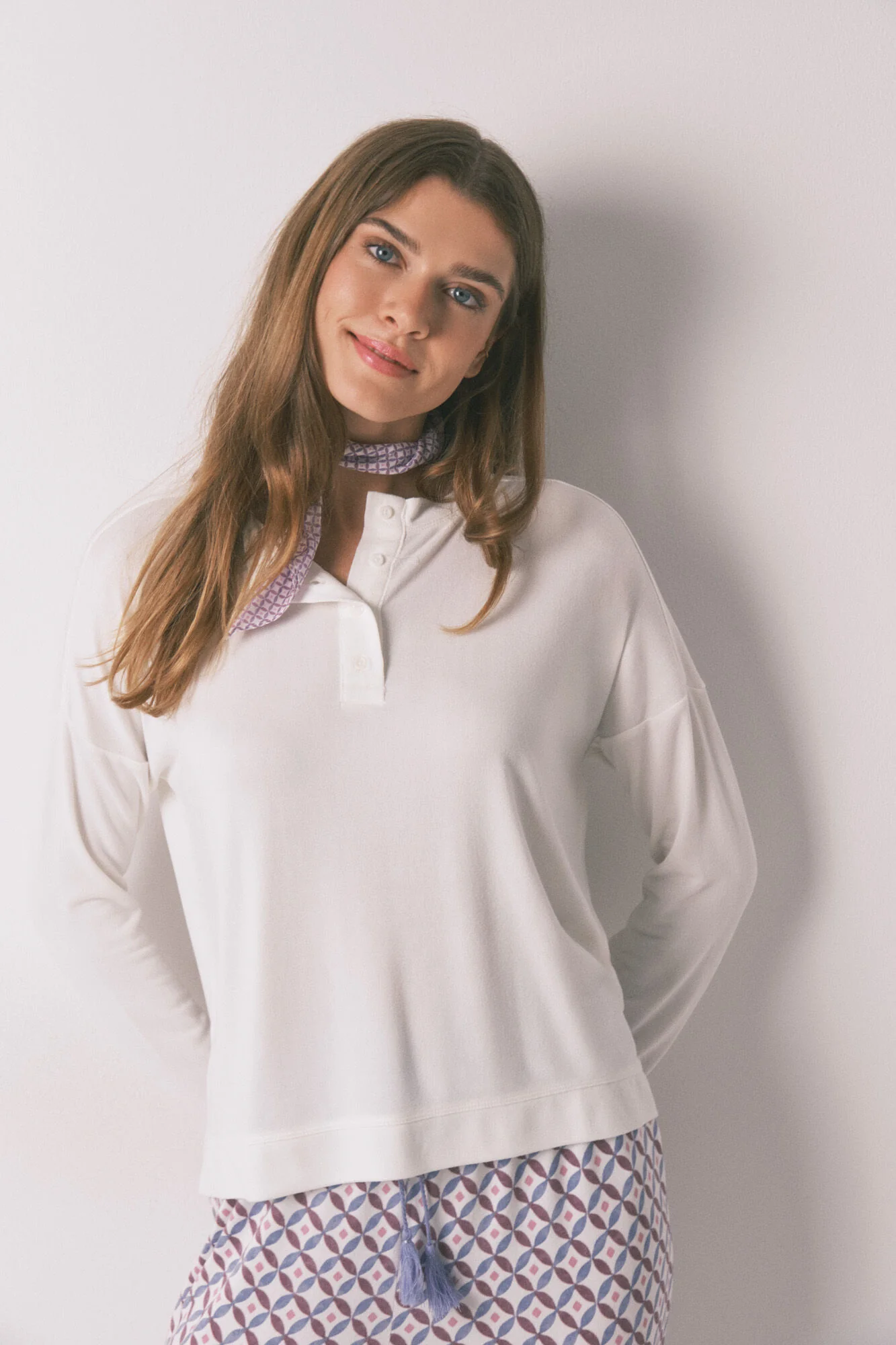 Loose long sleeve white T-shirt