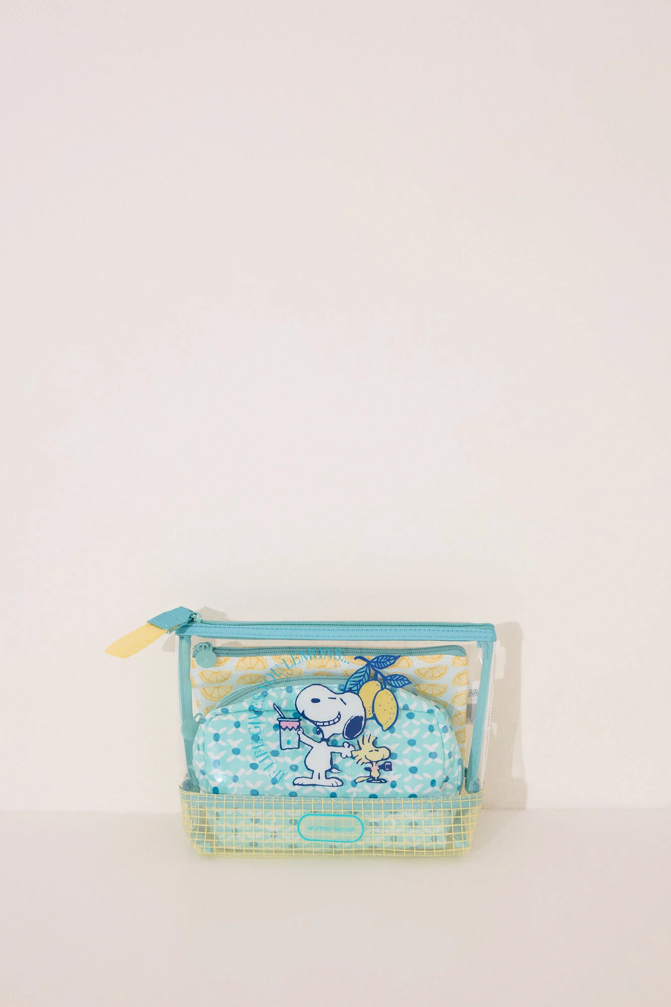 Multicoloured Snoopy vanity case pack - Image 2