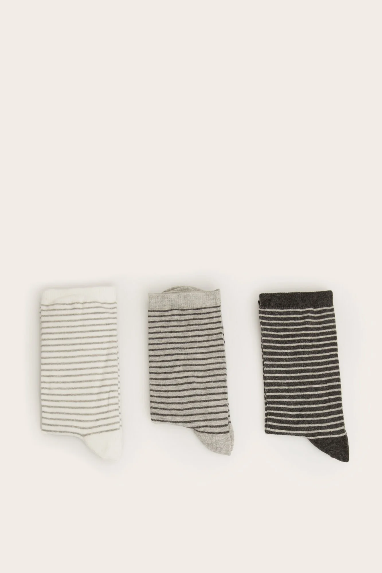Pack of 3 snowy landscape high socks - Image 2