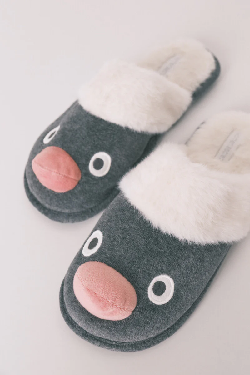Pingu 3D grey slippers - Image 3