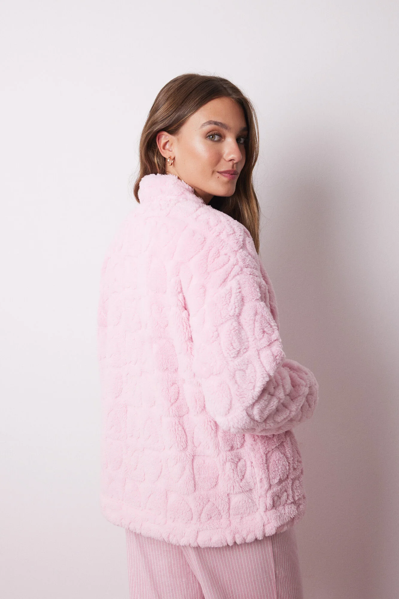 Pink short robe with fluffy fur and hearts - Image 3