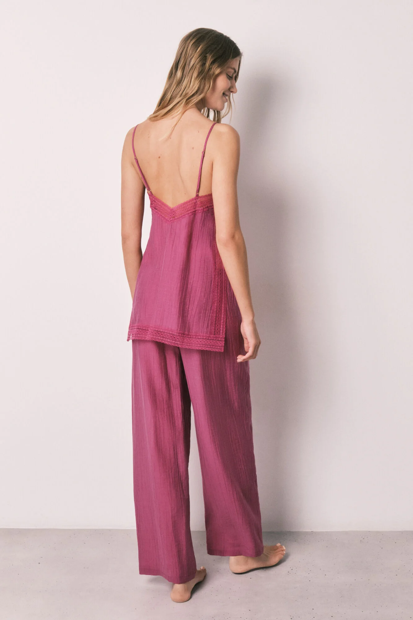 Satin-finish lace strap long pyjamas - Image 5