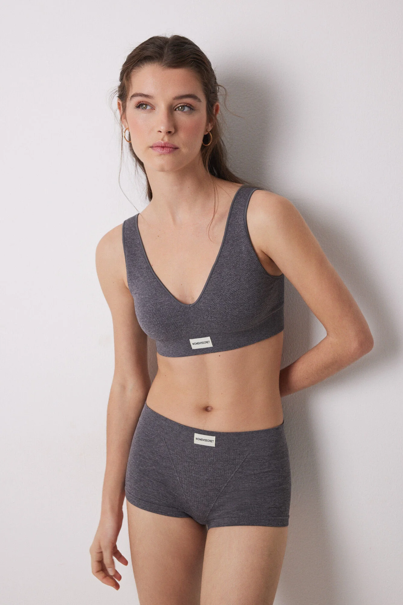 Seamless grey ribbed top - Image 4