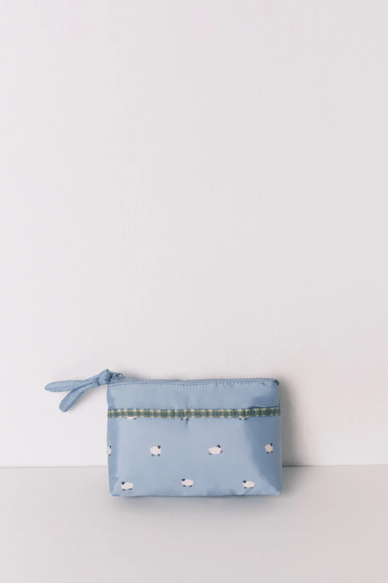 Small sheep zip fastening vanity case