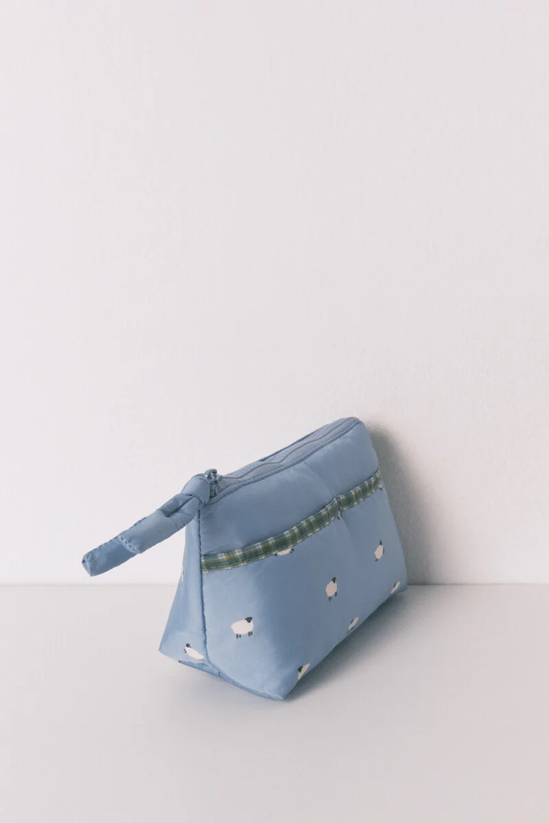 Small sheep zip fastening vanity case - Image 3