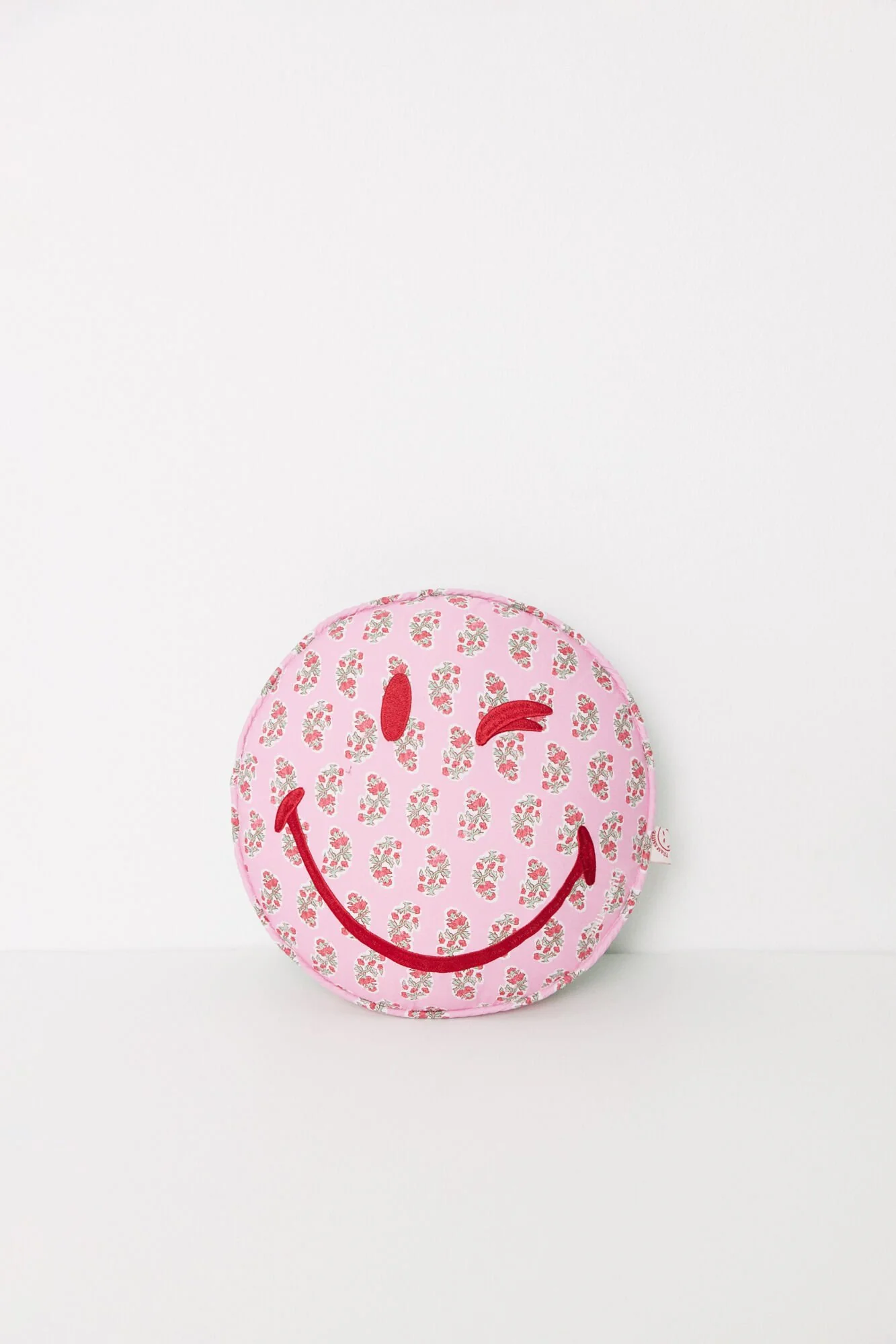 Smiley print round cushion - Image 4