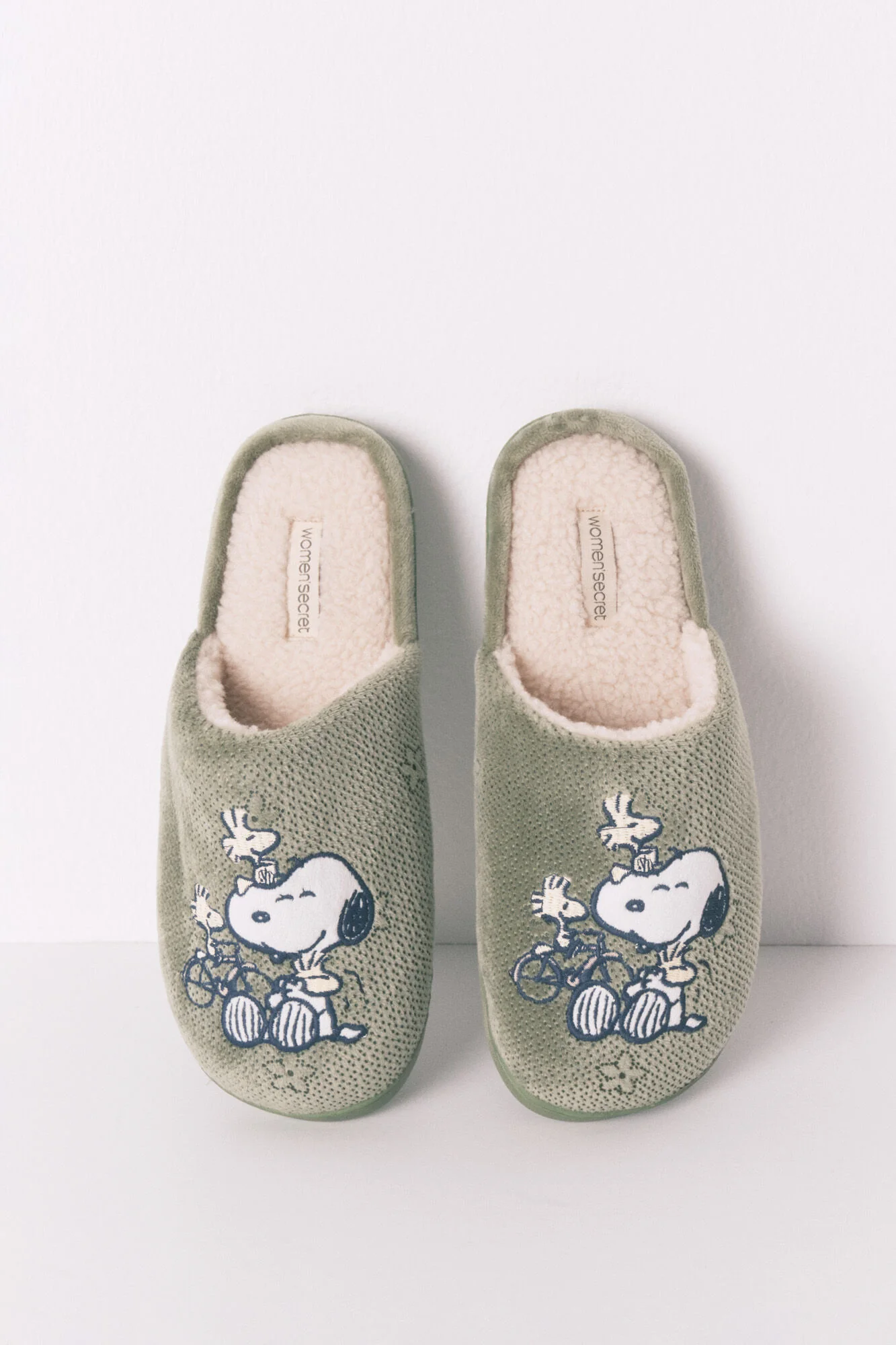 Snoopy dark khaki slippers - Image 2