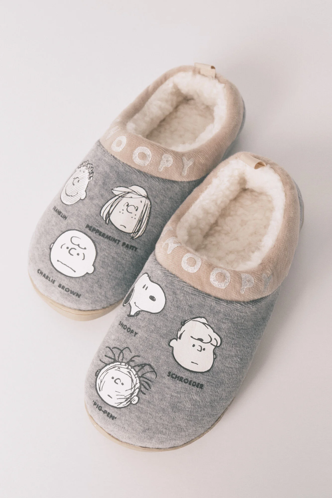 Snoopy grey slippers - Image 3