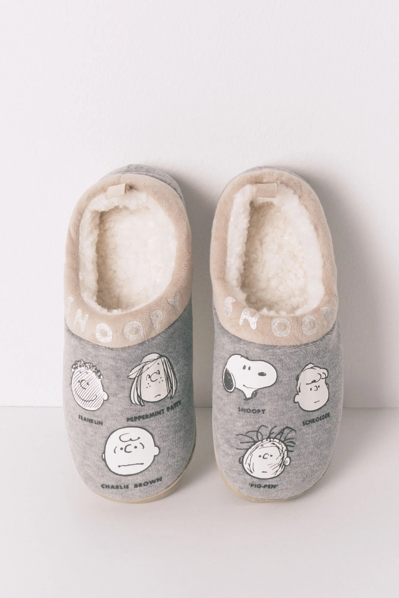 Snoopy grey slippers - Image 4