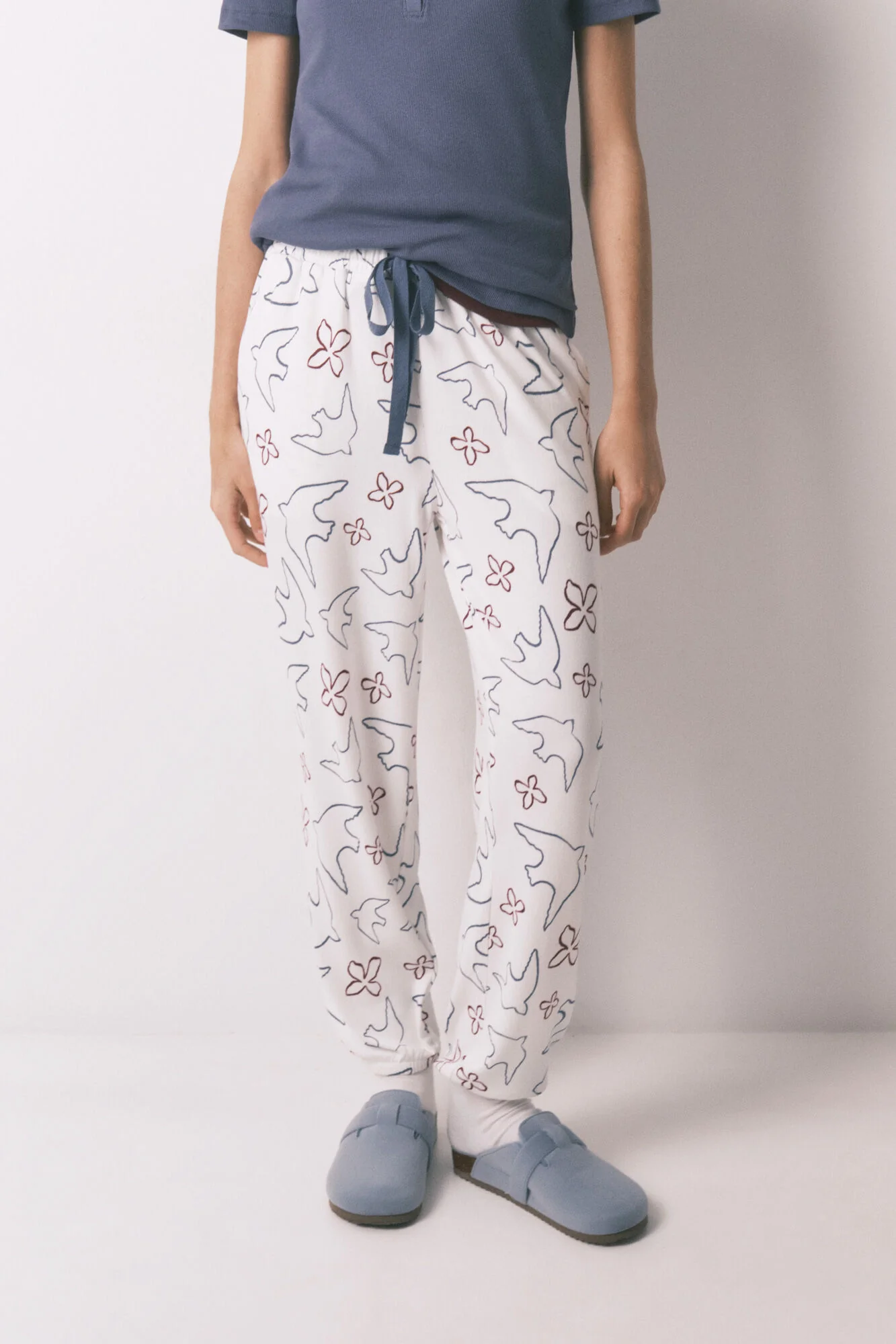 White long bird print trousers - Image 4