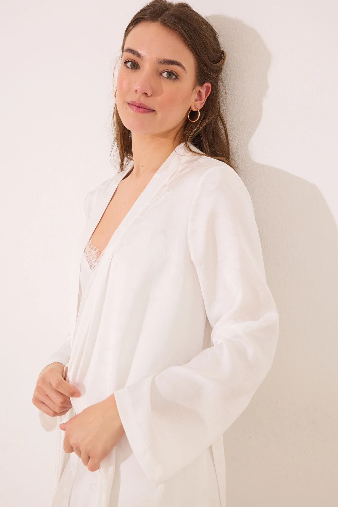 White long satin robe - Image 3