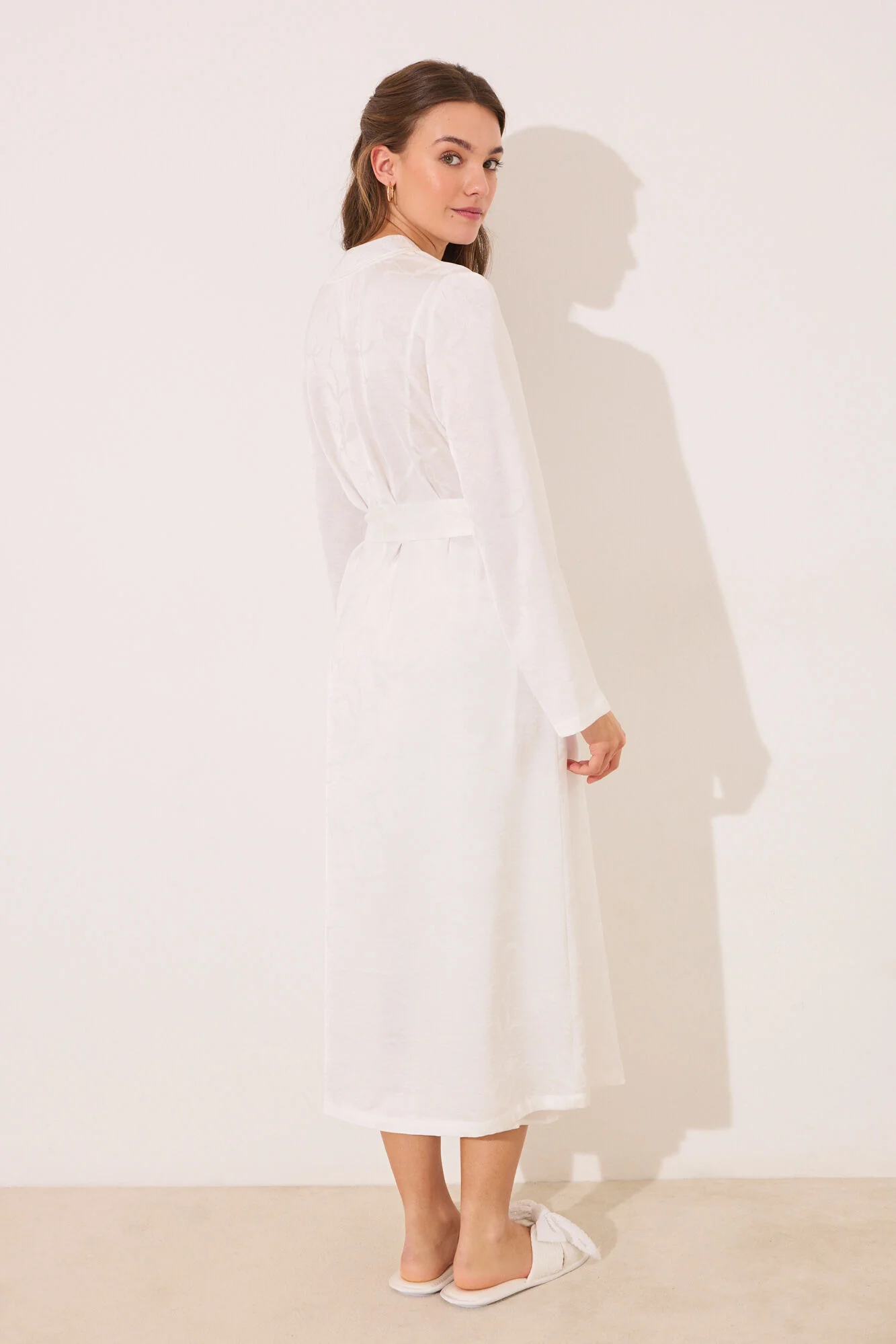 White long satin robe - Image 4