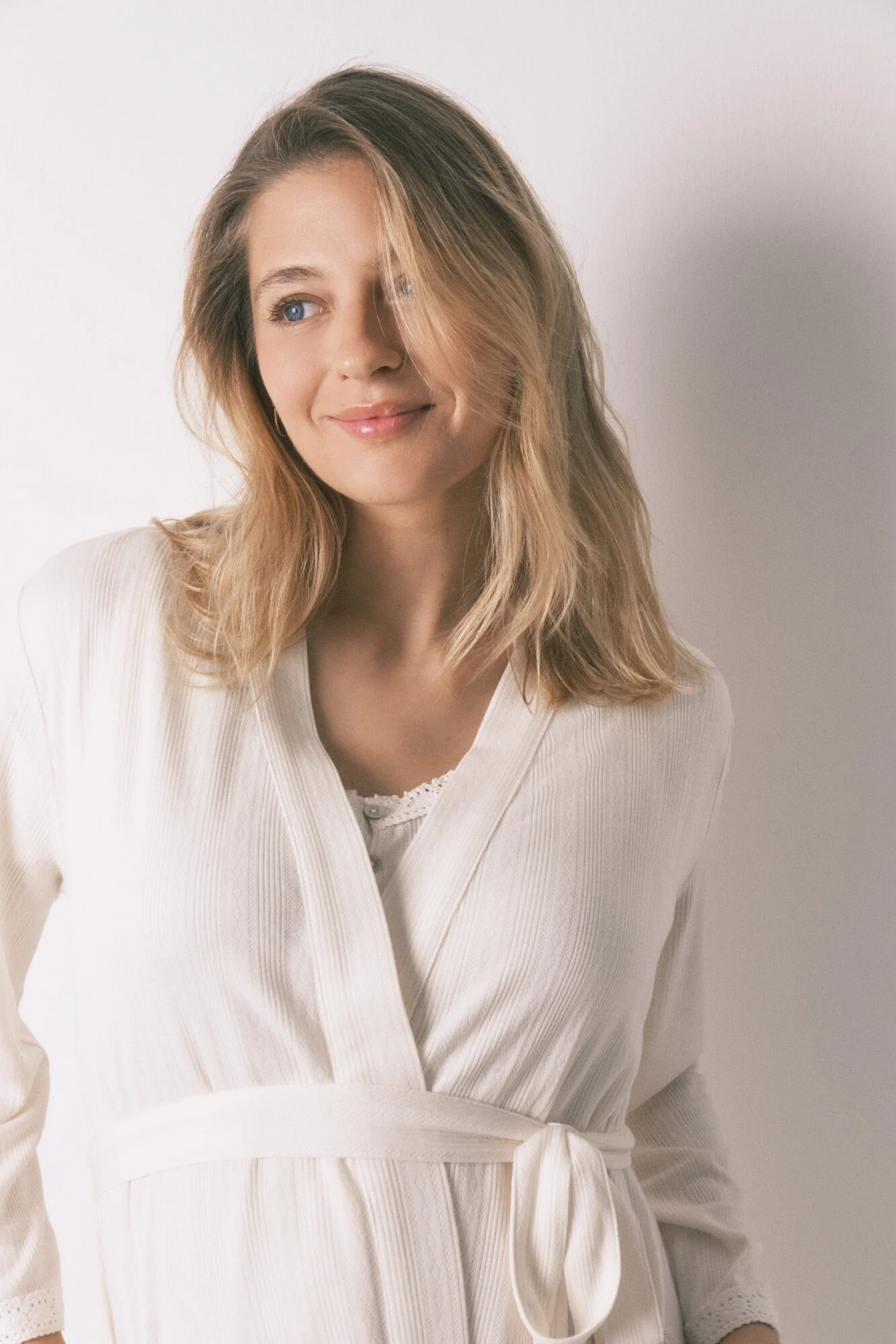White maternity belted robe - Image 3
